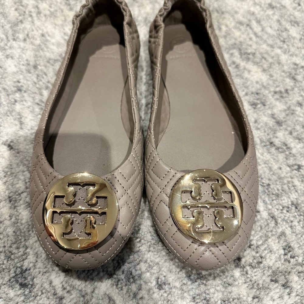Worn once. Tory Burch quilted ballet flats.
